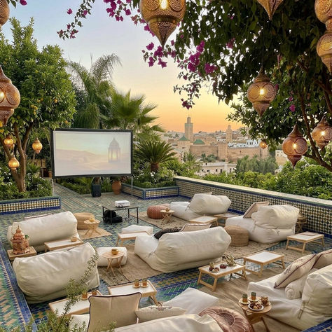 Soirée cinéma plein air à Rabat et à Marrakech : une expérience magique sous les étoiles