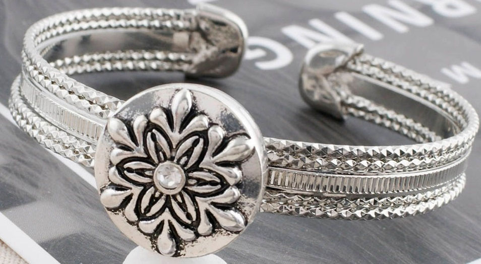 Thumbnail: 18mm/20mm Metal Snowflake w/Clear Center Rhinestone Snap (1820-7560-E3)