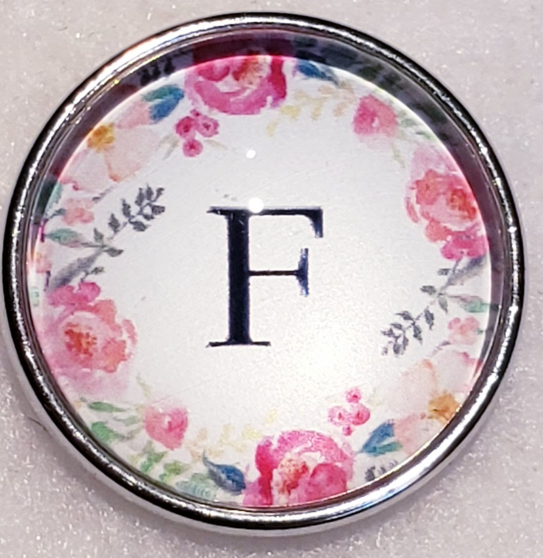 18mm/20mm Letter "F" w/Flowers Glass Dome Snap (1820-0777A)