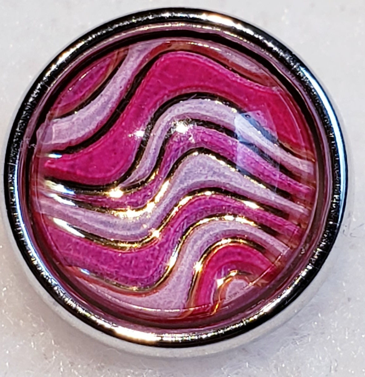 12mm Pink 2-Tone w/ Gold Squiggly Lined Glass Dome Snap (12-0328A-E14)
