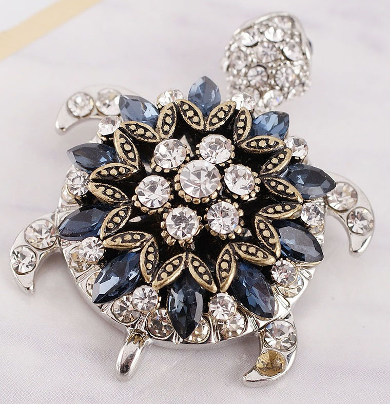 Thumbnail: 18mm/20mm Antique Gold Fluffy Flower w/Black /Clear Stones Snap (1820-8945-E5)