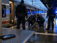 POL-MA: Sinsheim/Hoffenheim/Rhein-Neckar-Kreis: Tatverdächtiger nach Raub in Regionalbahn festgenommen - Zeugenaufruf