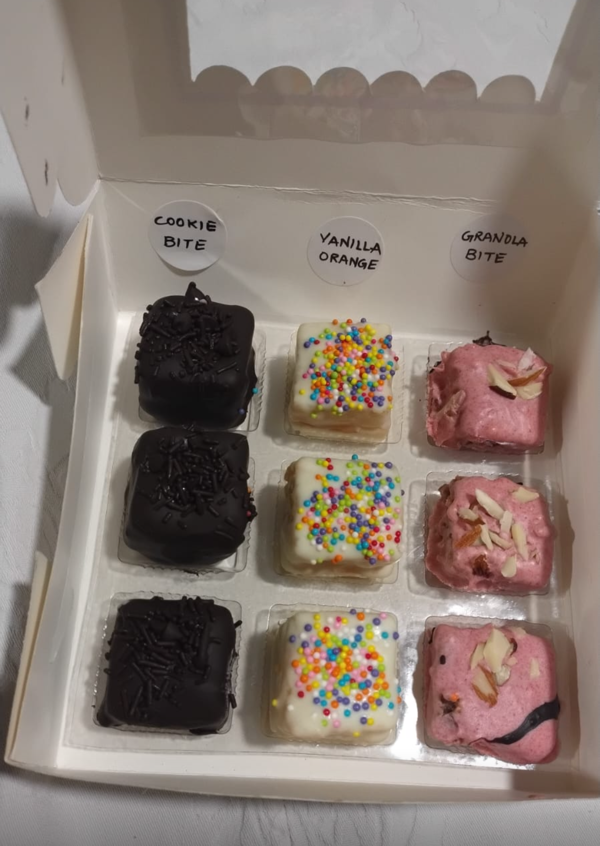 Trio Royale Petit Four