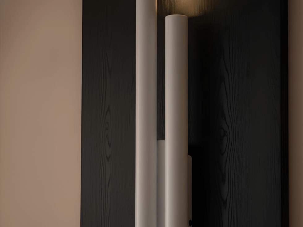 Detailaufnahme der Wandleuchte im Dekor Obscur mit weißer Designleuchte und hochwertiger Verarbeitung.