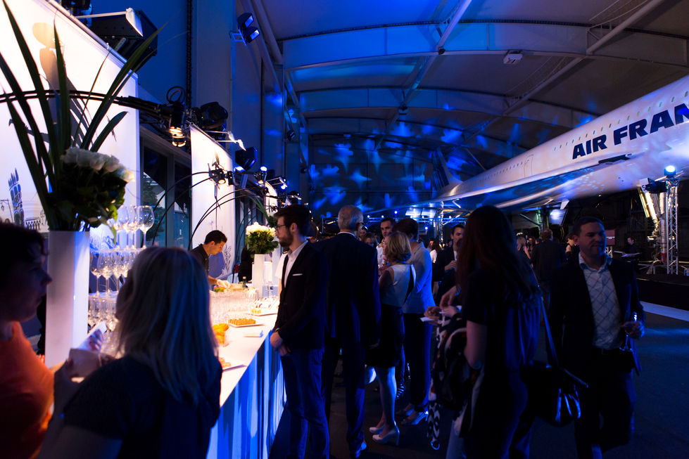 Cocktail dinatoire organisé par le traiteur du marais pour le lancement de parfum la petite robe noire de Guerlain au musée de l'air et de l'espace IMG01