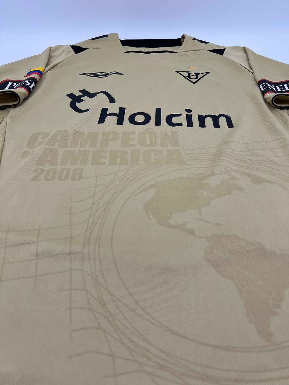 Thumbnail: LDU Quito 2008 "Campeon de America 2008" Special Soccer Jersey (M) Front Parallel View