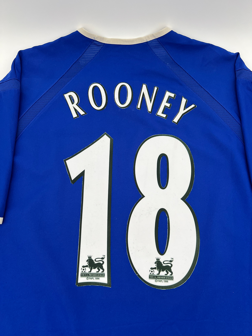Thumbnail: Everton 2003/2004 Home Rooney #18 Soccer Jersey (XL) Back Close Up View