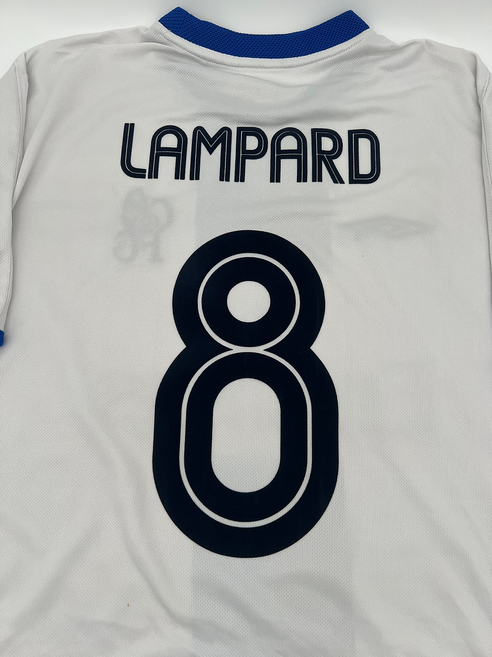 Thumbnail: Chelsea FC 2003/2004 Away Lampard #8 Soccer Jersey (L) Back Close Up View