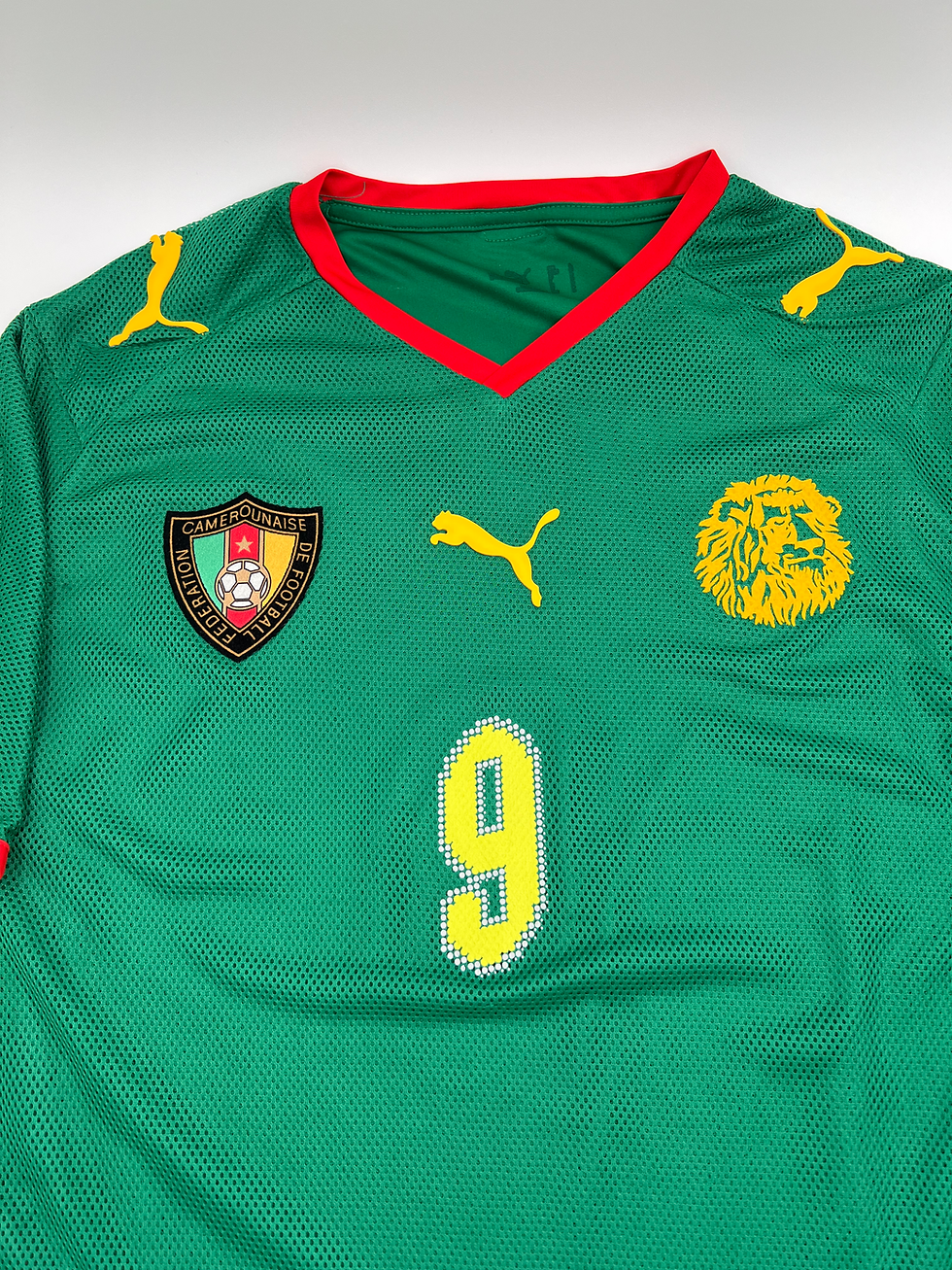 Thumbnail: Cameroon 2008/2009 Home Eto'o #9 Soccer Jersey (L) Front Close Up View