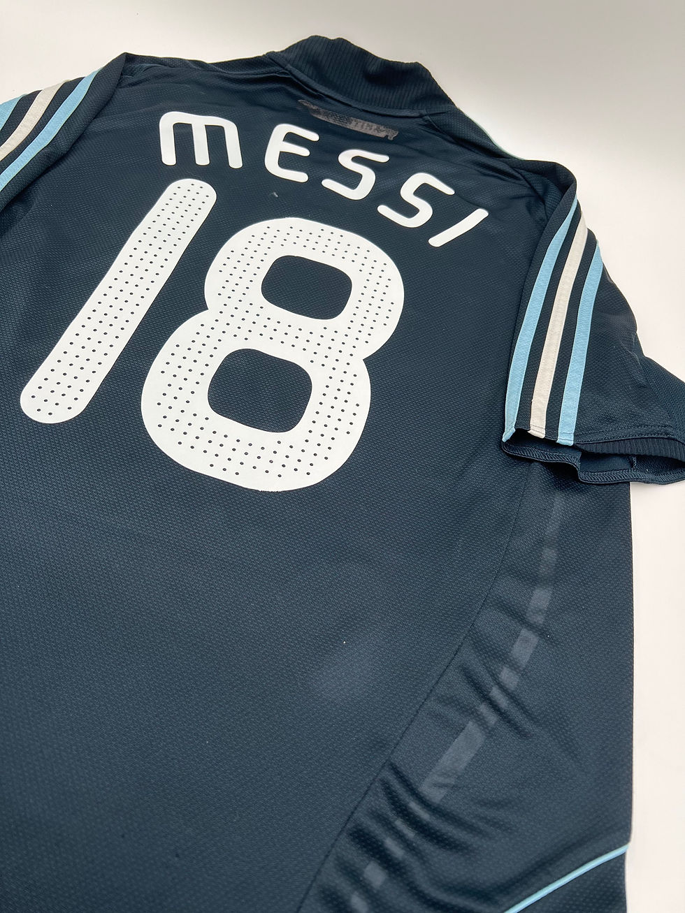 Thumbnail: Argentina 2007/2008/2009 Away Messi #18 Soccer Jersey (L)