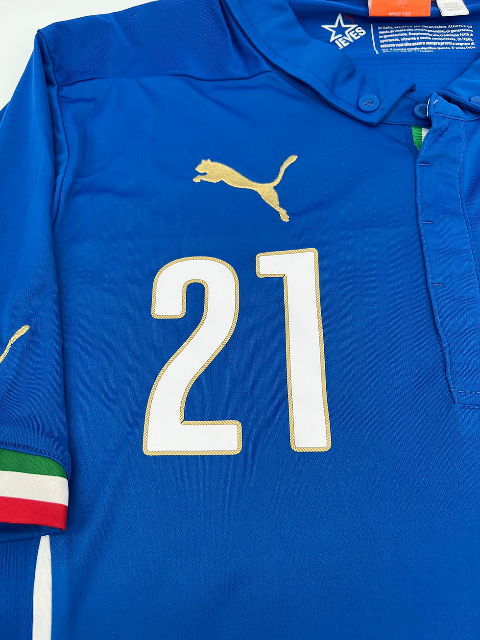 Thumbnail: Pirlo Italy 2014 Home Jersey XL Front Close Up View