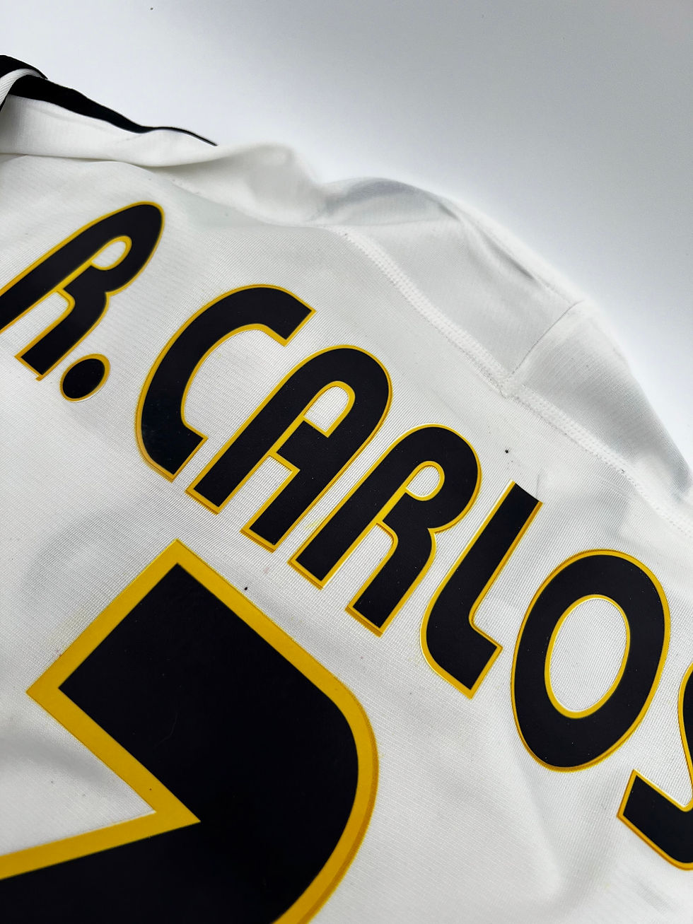 Thumbnail: Real Madrid 2003/2004/2005 Home Roberto Carlos Soccer Jersey (L)