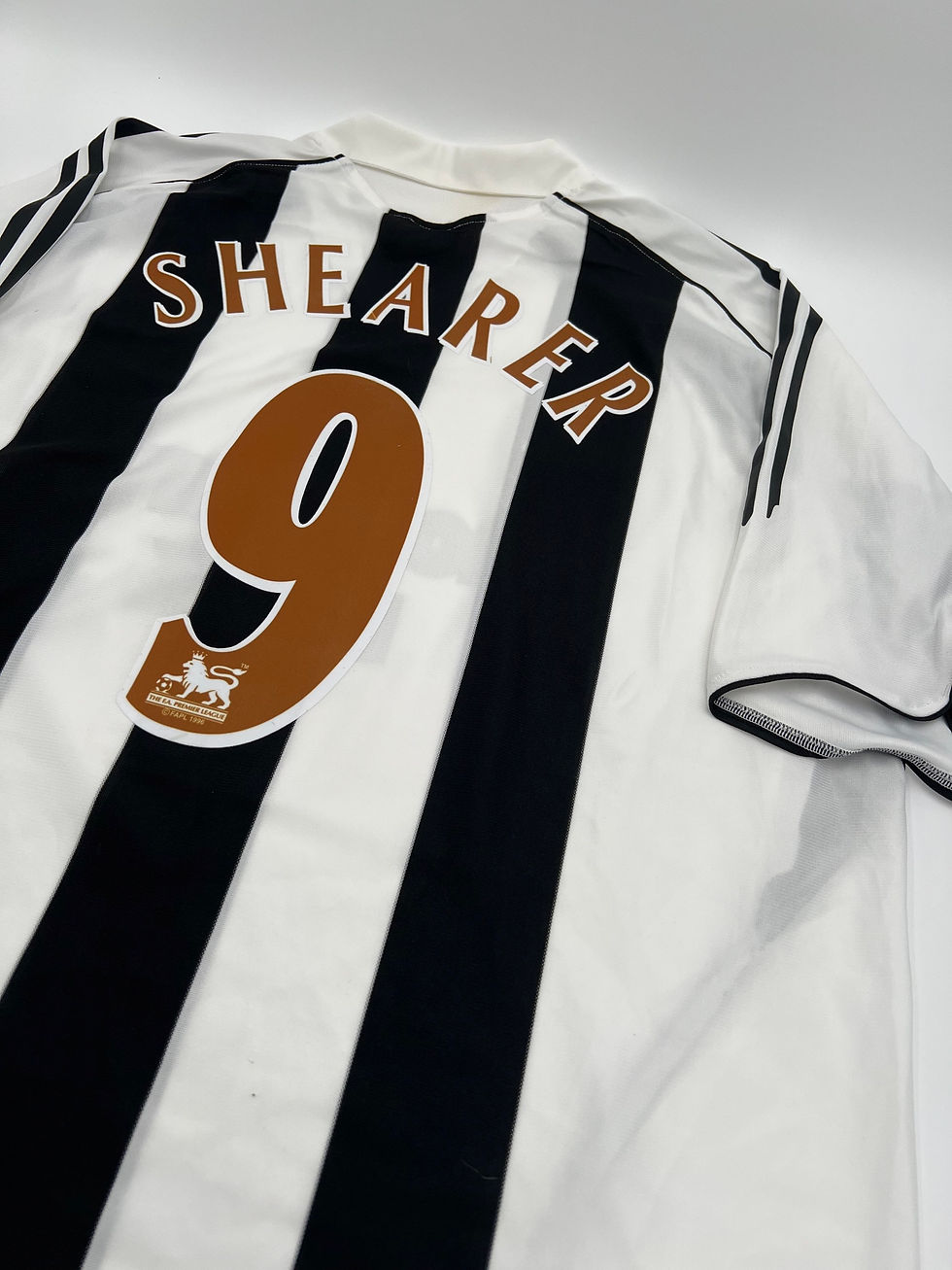 Thumbnail: Newcastle United FC 2005/2006/2007 Home Shearer #9 RetirementSoccer Jersey (XXL)
