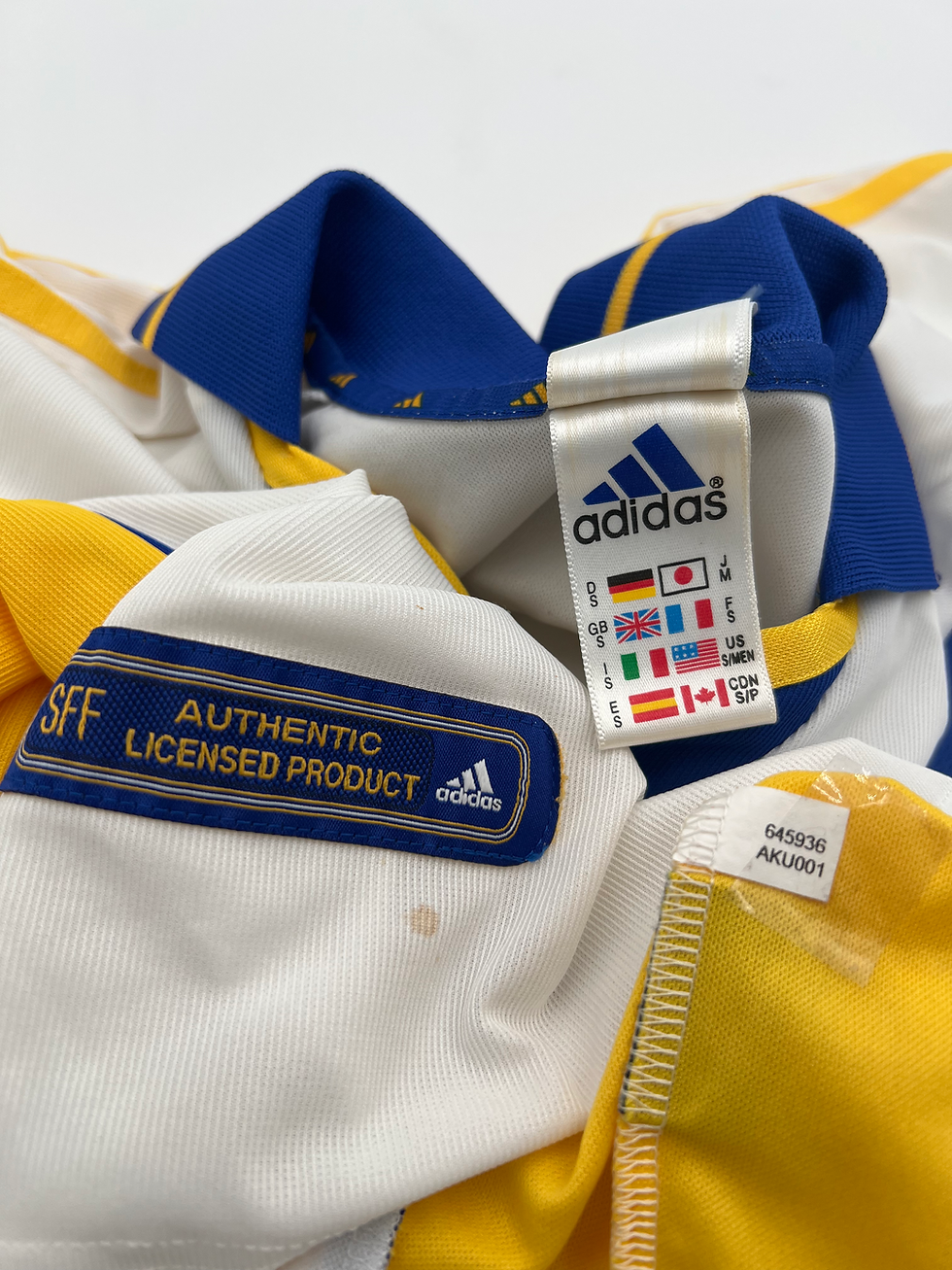 Thumbnail: Sweden 2000/2001/2002 Away Ibrahimovic #11 Soccer Jersey (S)