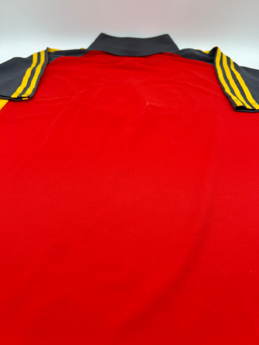 Thumbnail: Galatasaray 2000/2001 Third Soccer Jersey (L) Back Parallel View