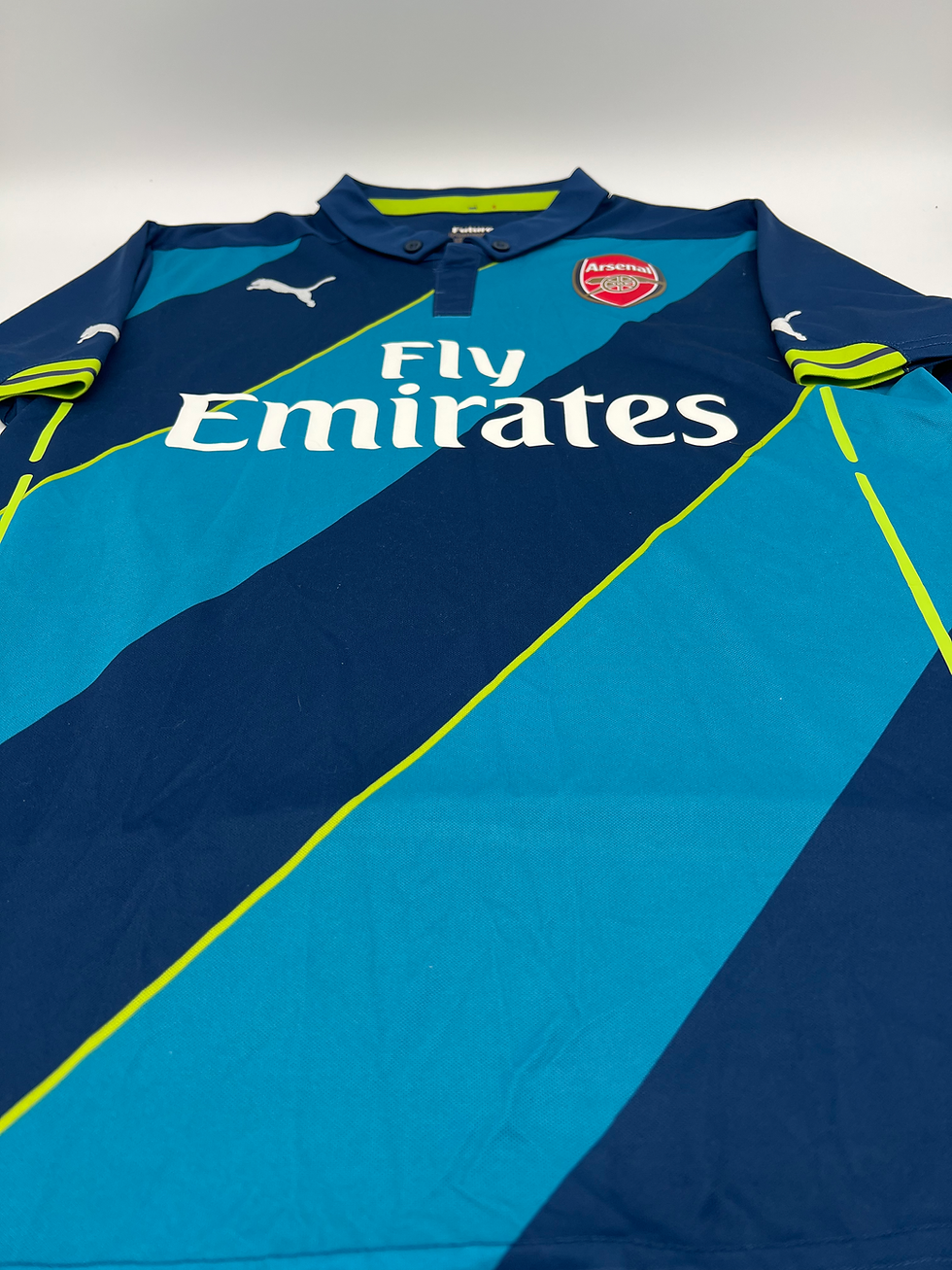 Thumbnail: Arsenal 2014/2015 Away Ozil #8 Soccer Jersey (M) Front Parallel View