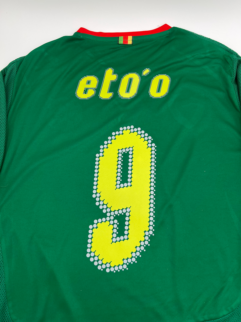 Thumbnail: Cameroon 2008/2009 Home Eto'o #9 Soccer Jersey (L) Back Close Up View