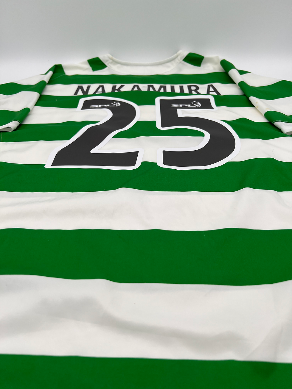Thumbnail: Celtic 2005/2006/2007 Home Nakamura #25 Soccer Jersey (XL) Back Parallel View