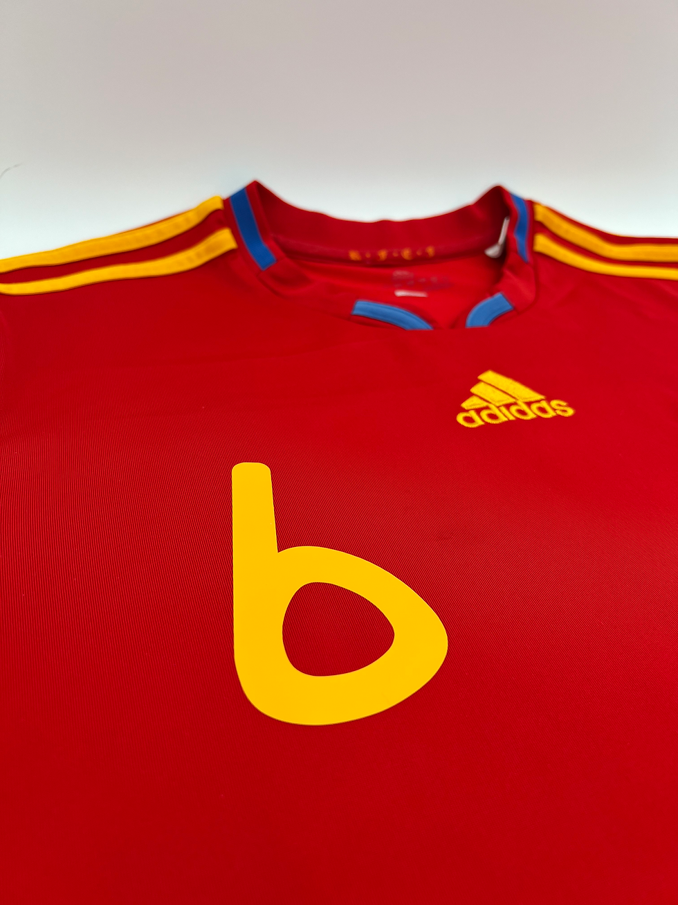 Thumbnail: Spain 2009/2010 Home Iniesta #6 Soccer Jersey (S)