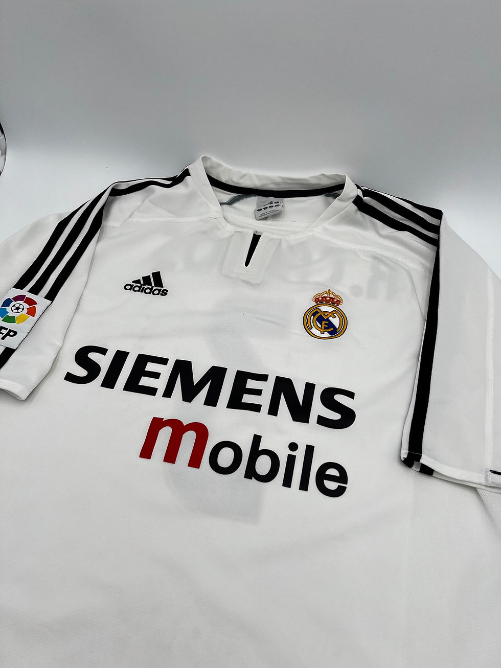 Thumbnail: Real Madrid 2003/2004/2005 Home Roberto Carlos Soccer Jersey (L)