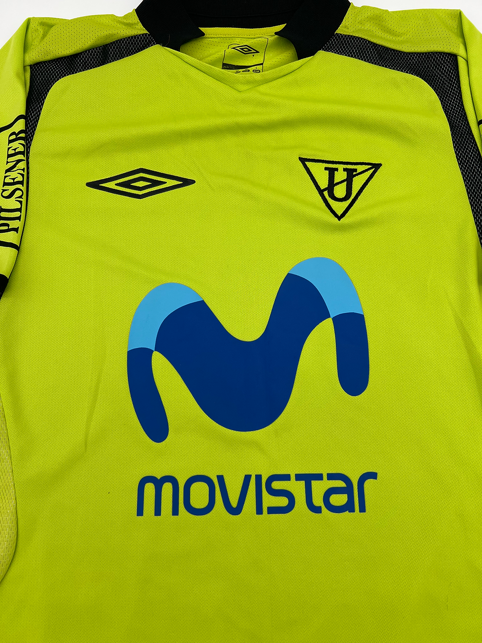 Thumbnail: LDU Quito 2006 Away Soccer Jersey (M) Front Close Up View