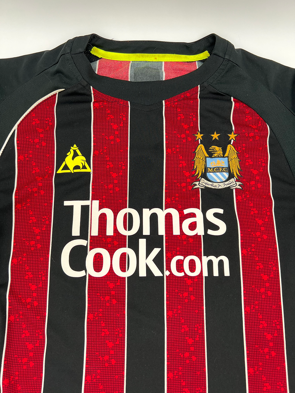 Thumbnail: Manchester City 2008/2009 Away Robinho #10 Soccer Jersey (M) Front Close Up View