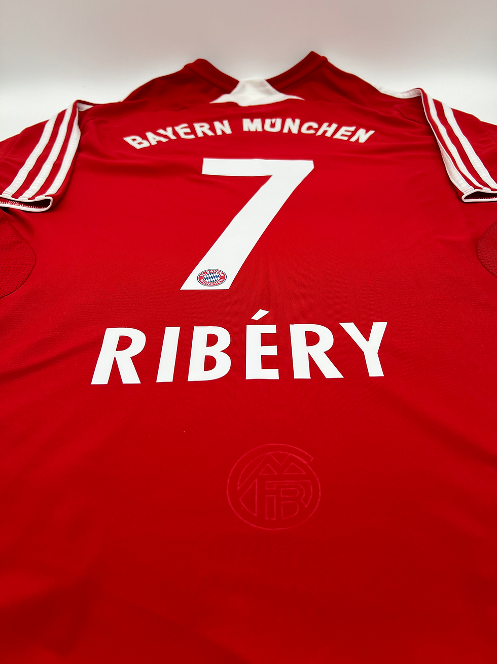 Thumbnail: Ribery Bayern 2007 Home Jersey XL Back Parallel View