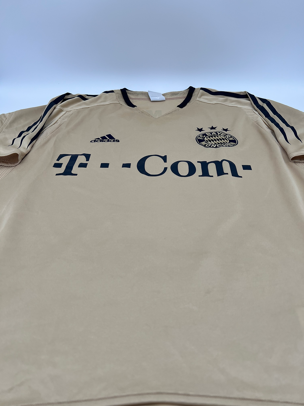 Thumbnail: Pizarro Bayern Munich 2004 jersey Away M Front Parallel View