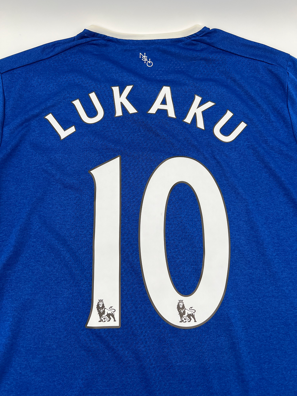 Thumbnail: Everton 2015/2016 Home Lukaku #10 Soccer Jersey (XL) Back Close Up View