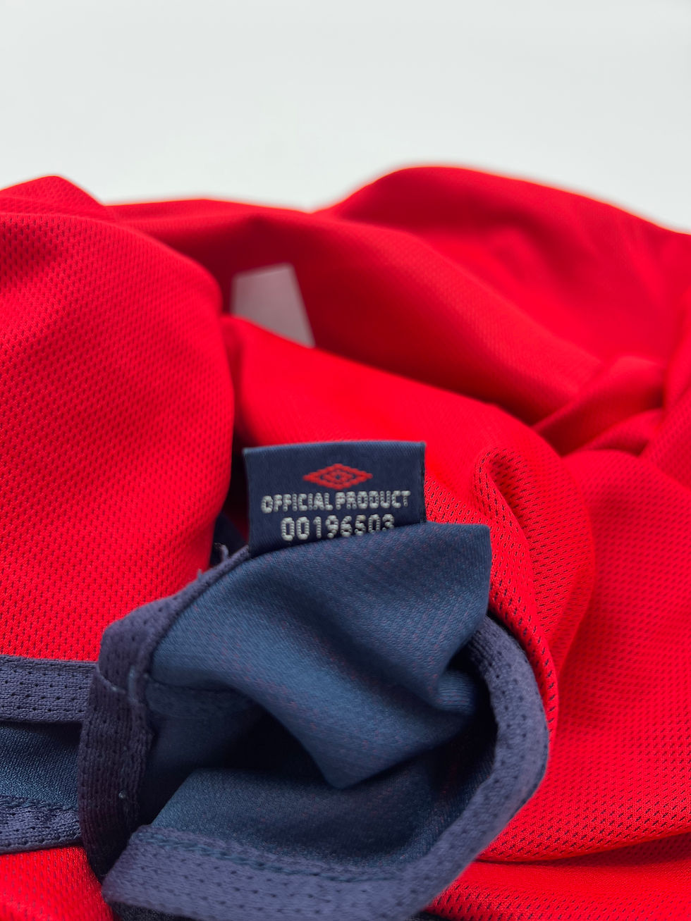 Thumbnail: Gerrard England 2002 Away Jersey L Tags Close Up View