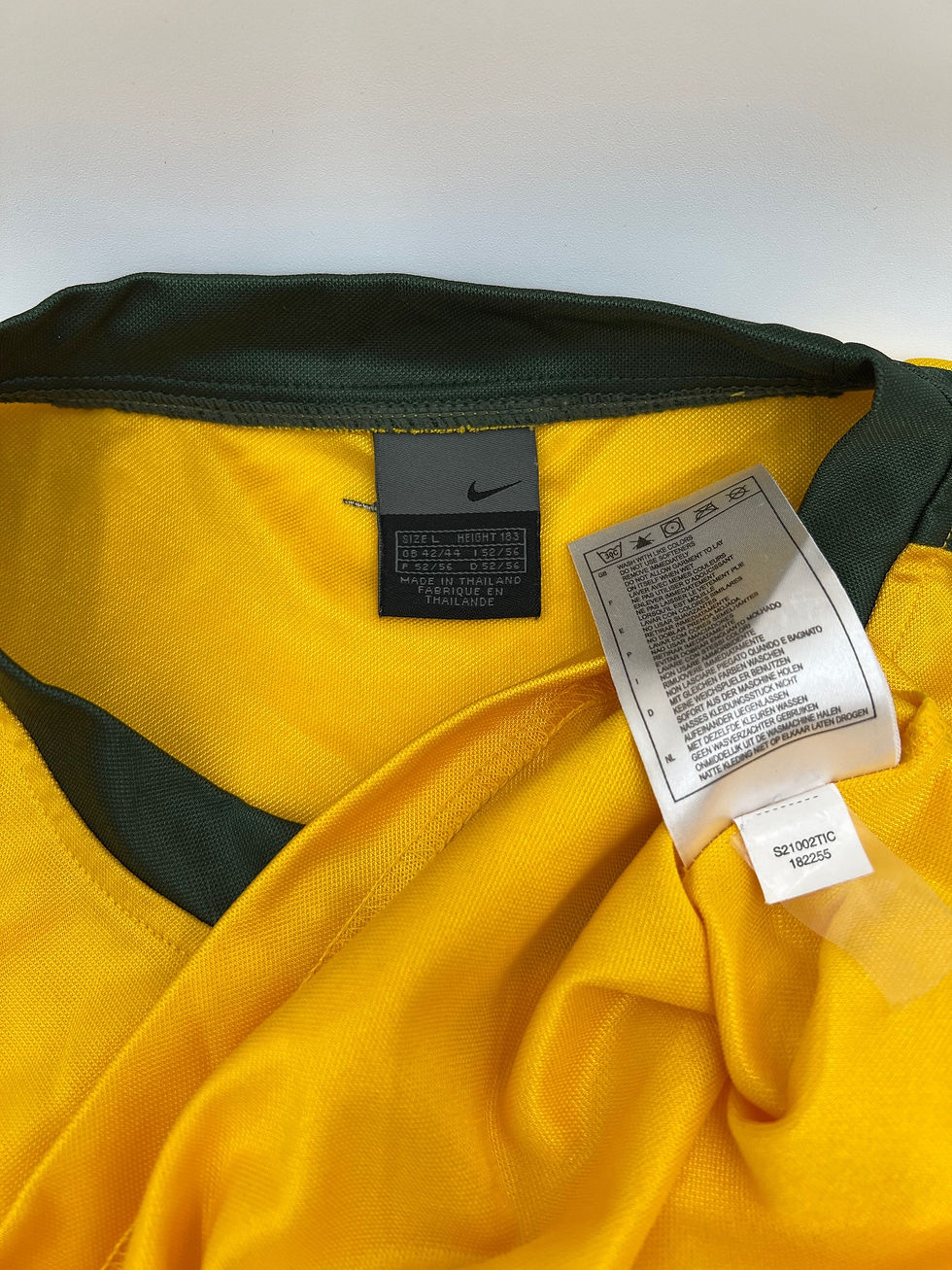 Thumbnail: Brazil 2002 Pre-Match Jersey (L)