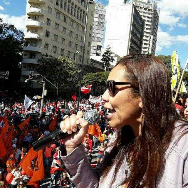 re_multidão