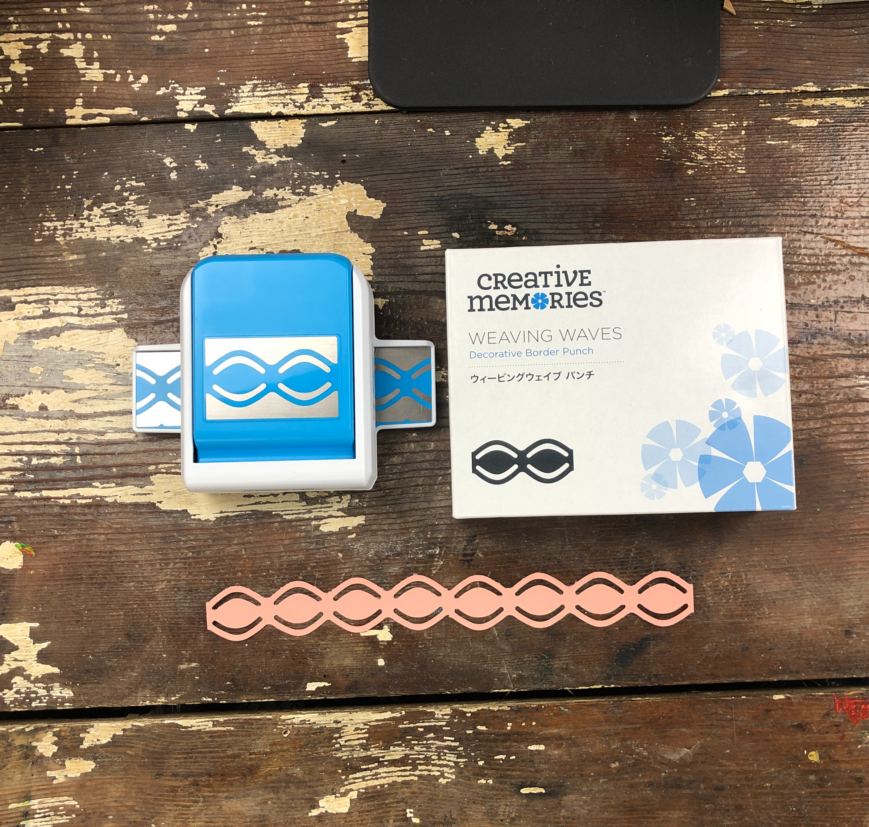 Weaving Waves Border Punch