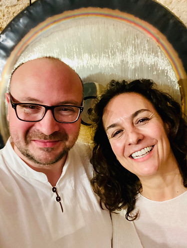 Montse et Phil Kundalini et Gong.jpg