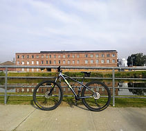 Bici en el puente.jpg