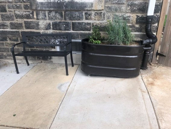 雨樋利用プランターの一例​（金属製）​