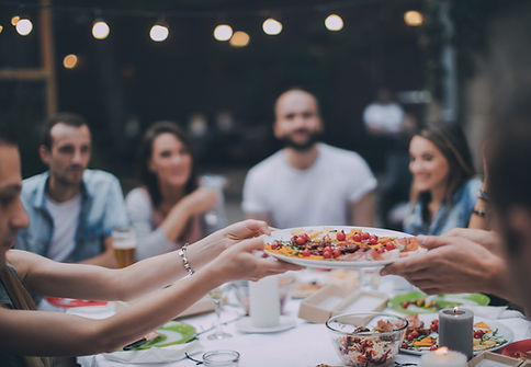 Amis manger le dîner