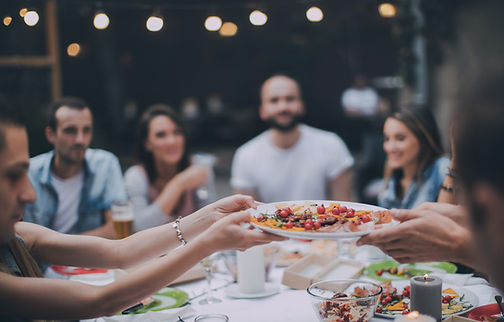 Amis manger le dîner