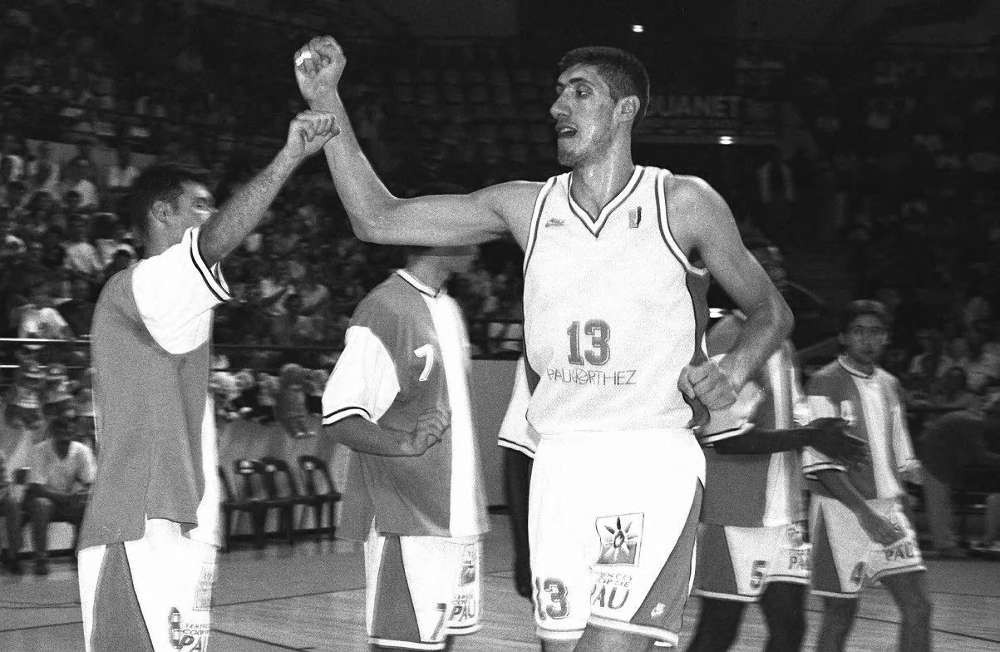 Gheroghe Muresan Pau-Orthez Around the Game NBA