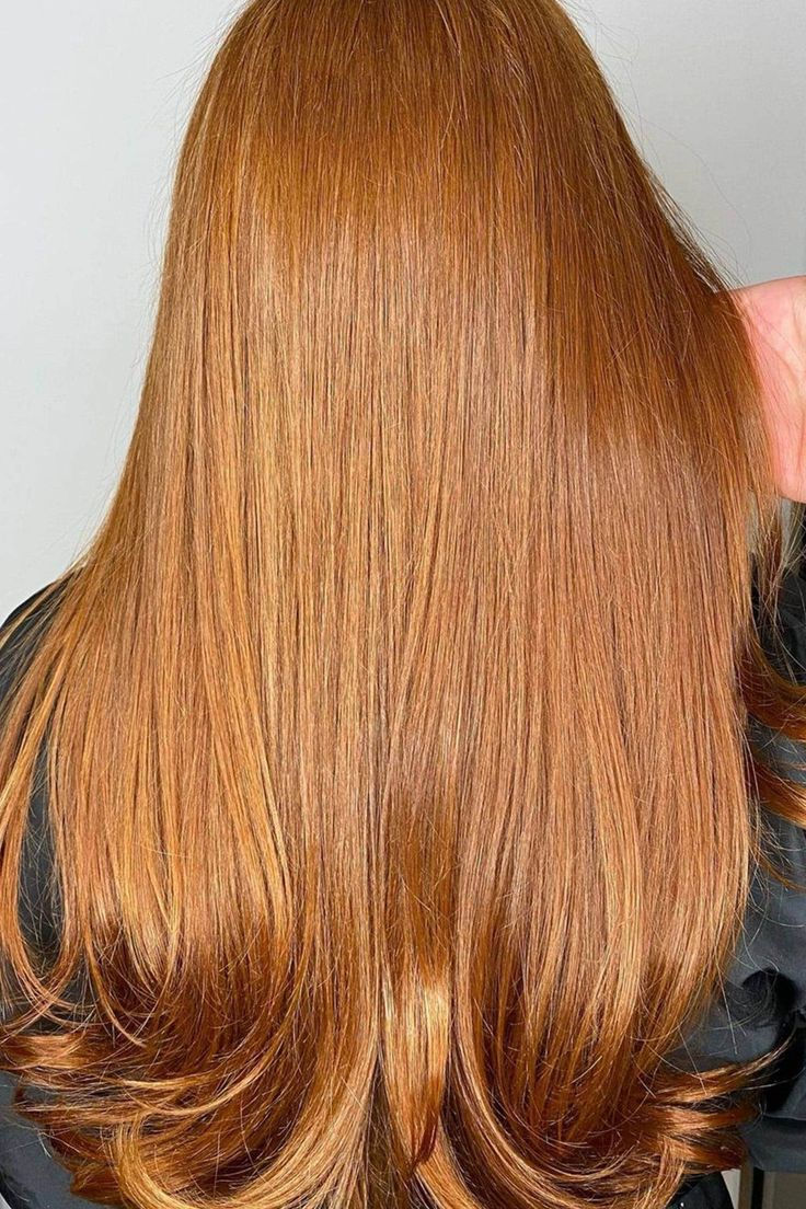 Miniatura: Model with extra light golden copper blonde hair color result 9/34 luminous finish