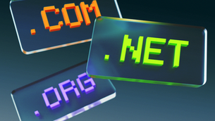 Bietet Wix kostenlose Domains an? Leuchtende Schilder mit den Texten .COM, .NET und .ORG in 3D, in Orange, Grün und Violett, auf dunklem Hintergrund.