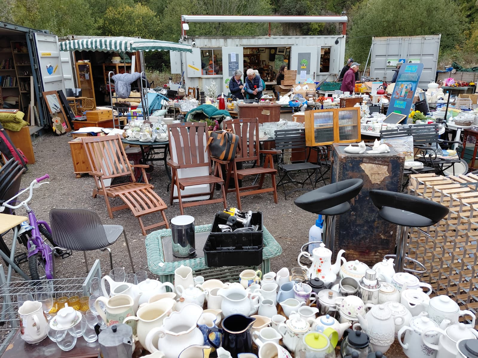 Use Shops Five Lanes Reuse Shop: The Second-hand Shop Fighting Climate Change
