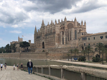 The Artistic Beauty of El Catedral BasÃlica de Santa MarÃa de Mallorca