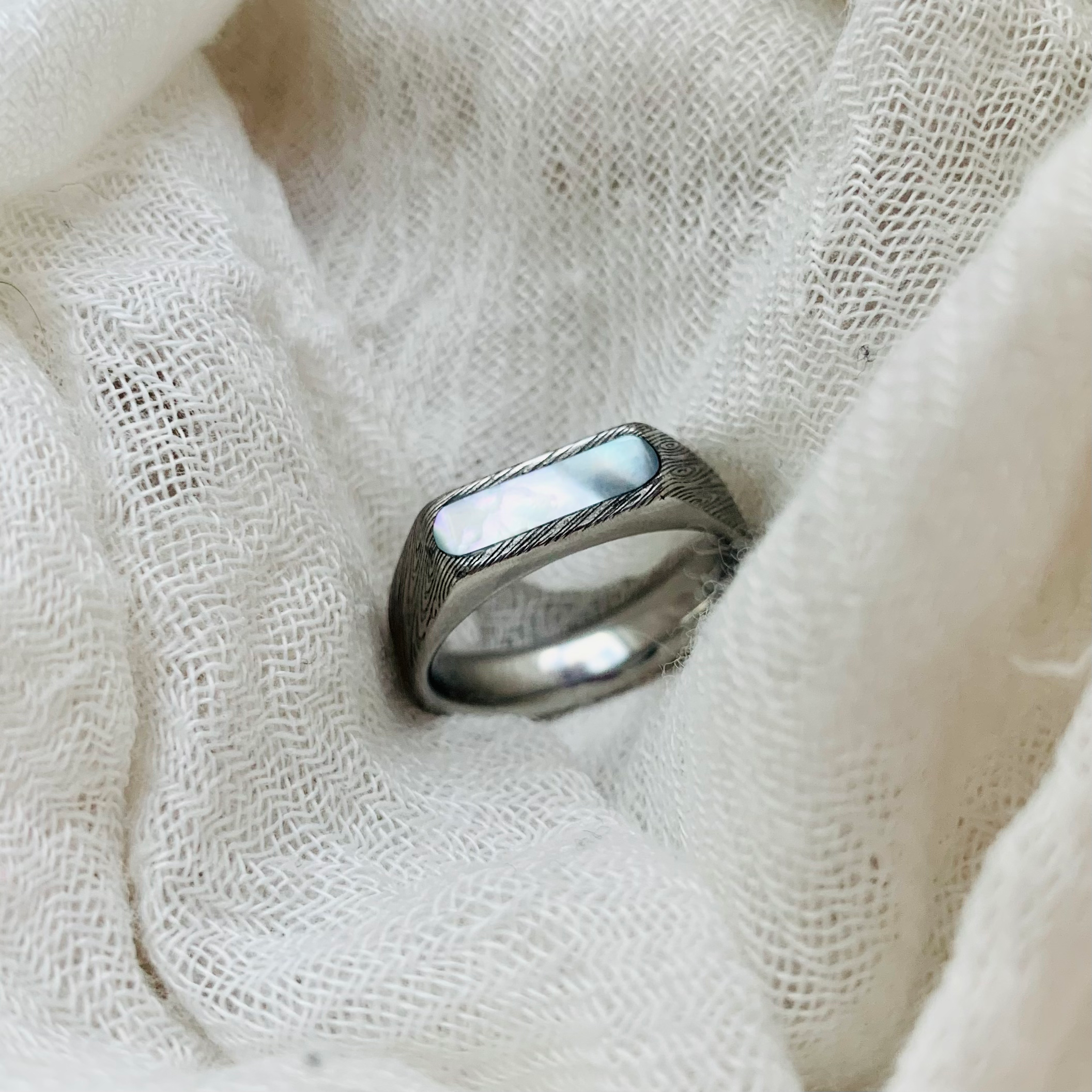 Chevalière Damasteel HEIMSKRINGLA x Nacre Blanche