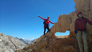 dağ rehberliği, dağ yürüyüşü, trekking, hiking, aladağlar, zirve, zirve tırmanışı, dağcılık, burak can öztaş, grup yürüyüşü, alpinizm, rehberli dağ yürüyüşü, liderlik