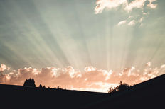 Sonnenuntergang Hinterwolken hinter Haus Silhouette
