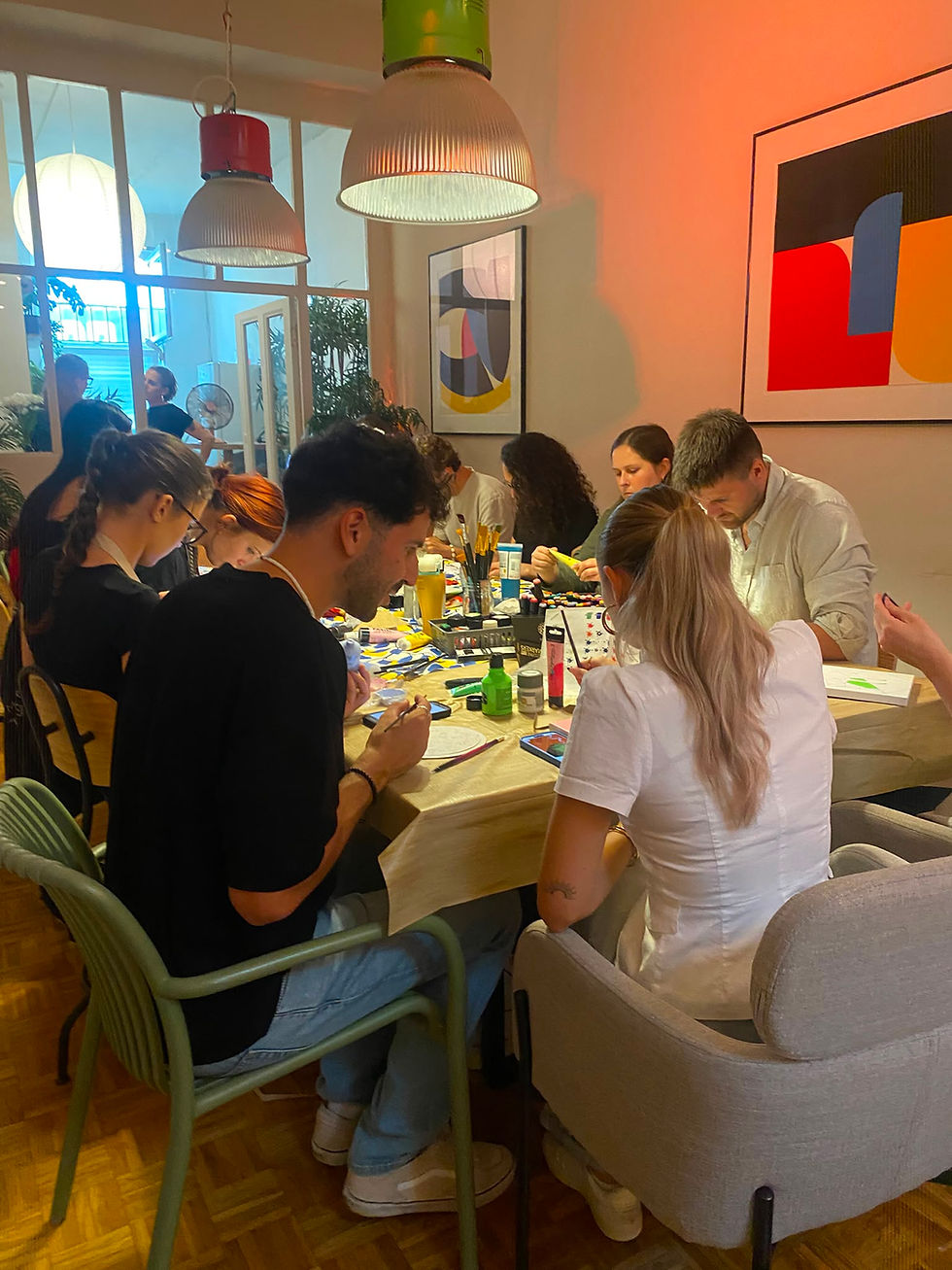 Gemeinsames Essen im Social Studio am Zülpicher Platz Köln