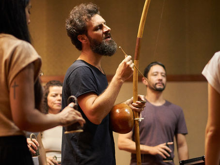 Pierre Stocker conduzindo uma roda de Taketina durante um Worshop