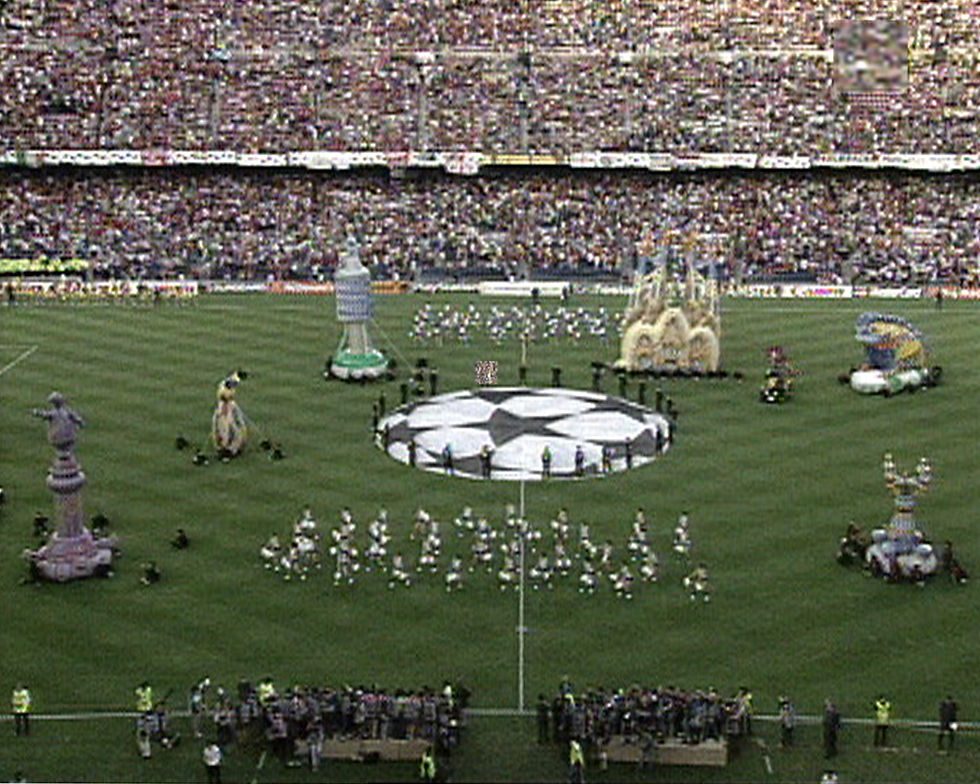 Cerimònia de la Europa Champions Ligue 1999.