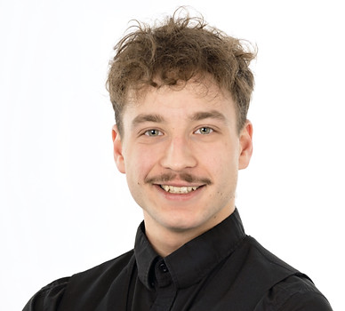 Porträt eines jungen Mannes mit Schnurrbart